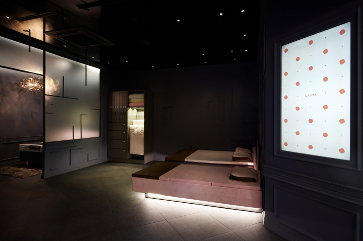 M4 CALMA床墊床上用品品牌體驗(yàn)店鋪空間設(shè)計(jì)，整體黑暗色風(fēng)格