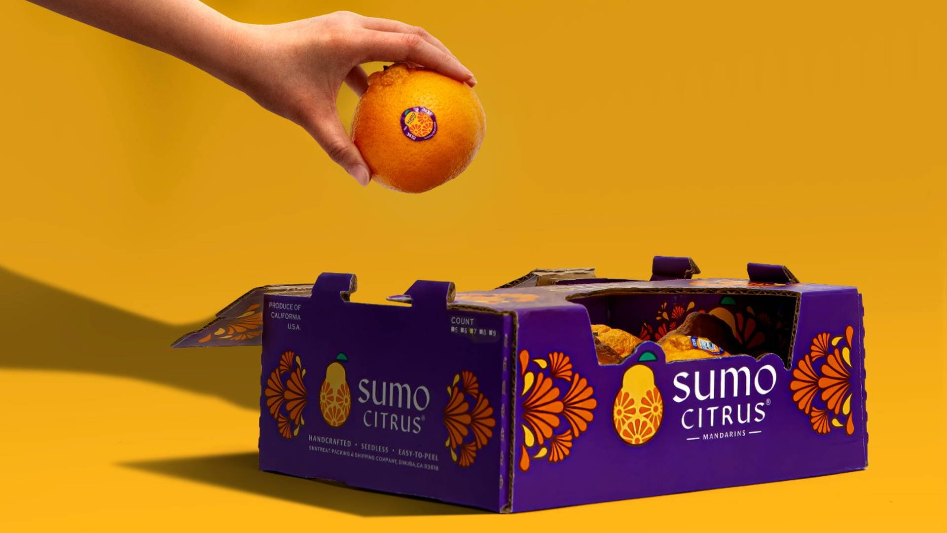 Sumo Citrus 橘子包裝箱設(shè)計(jì)靈感來自水果的獨(dú)特形狀和日式圖案