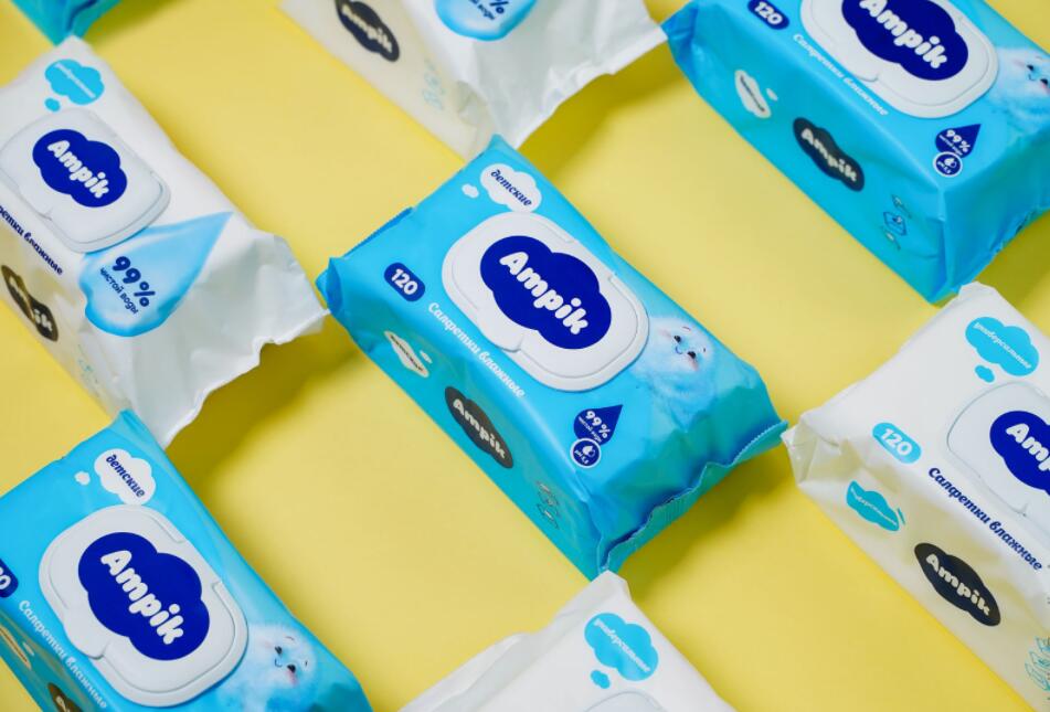 Ampik 安皮克消毒濕巾品牌命名與包裝設計，蓬松的云彩符號代表柔軟的棉花