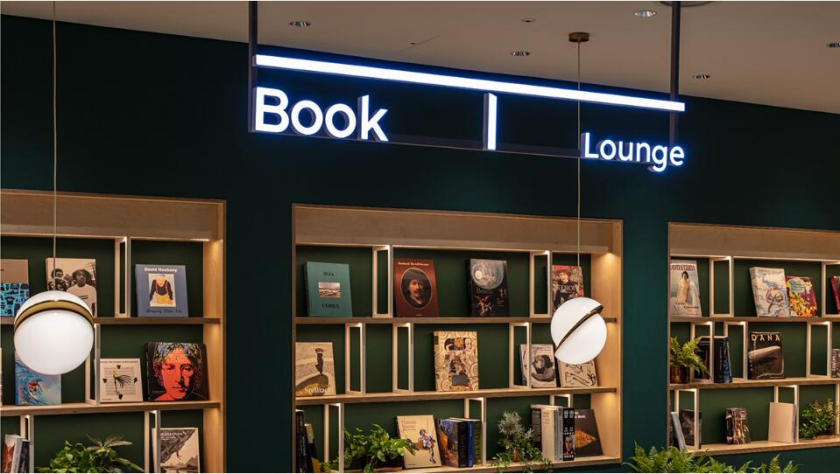 The Table電信品牌vi視覺識別設(shè)計空間及導視設(shè)計，與桌子結(jié)合細長T型水平線元素