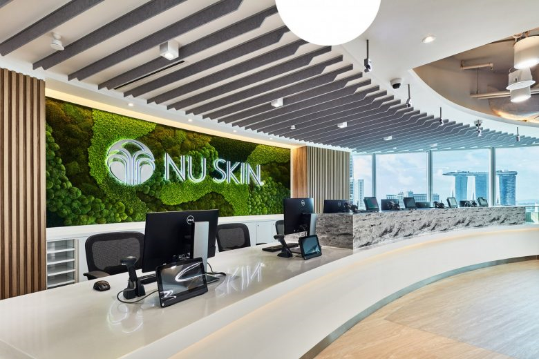 如新保健品新加坡體驗(yàn)中心展廳空間設(shè)計(jì)，以科技和互動元素使品牌栩栩如生