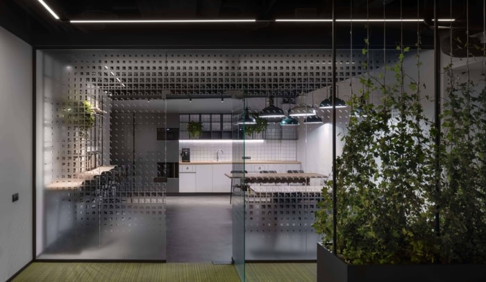 Privat 銀行辦公室空間設(shè)計，開放式空間設(shè)計分隔及充分的綠化