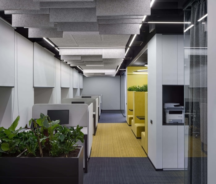 Privat 銀行辦公室空間設(shè)計，開放式空間設(shè)計分隔及充分的綠化