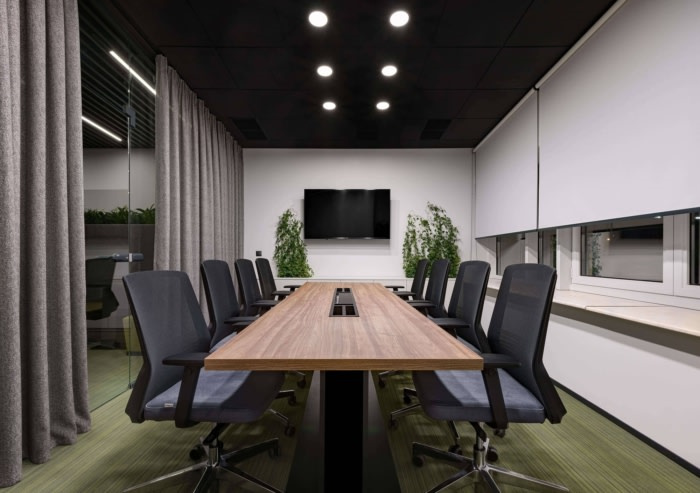 Privat 銀行辦公室空間設(shè)計，開放式空間設(shè)計分隔及充分的綠化