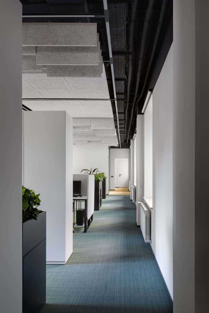 Privat 銀行辦公室空間設(shè)計，開放式空間設(shè)計分隔及充分的綠化