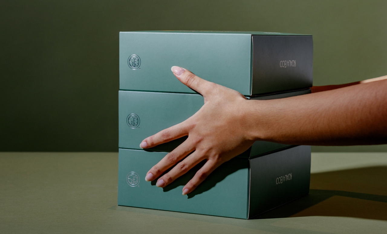 koala 植物精油綠色禮盒包裝設(shè)計，自然精致的植物花卉昆蟲插畫