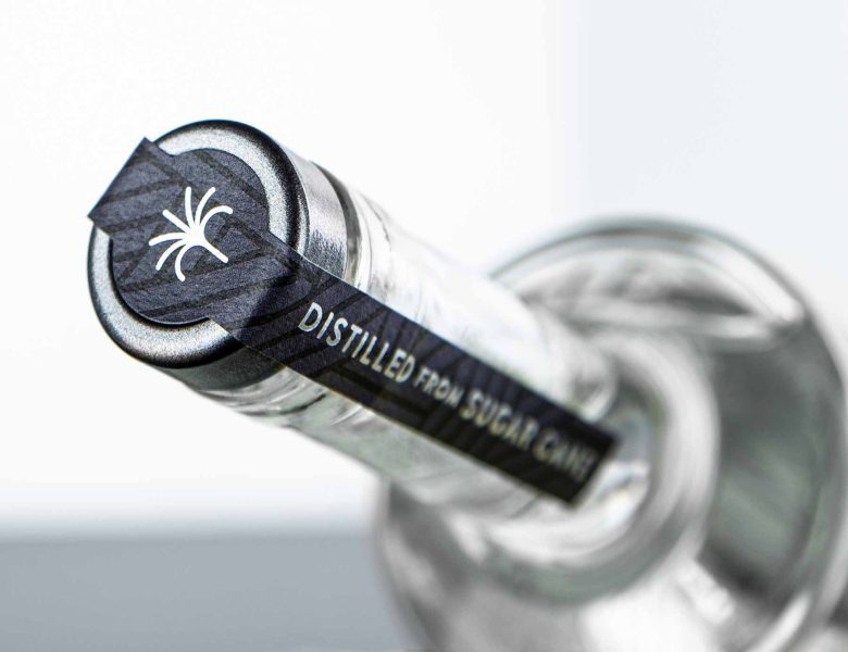 MON-YéVodka西非伏特加酒水包裝設(shè)計,紡織品團案+MV品牌logo設(shè)計 MON-YéVodka西非伏特加酒水包裝設(shè)計,紡織品團案+MV品牌logo設(shè)計