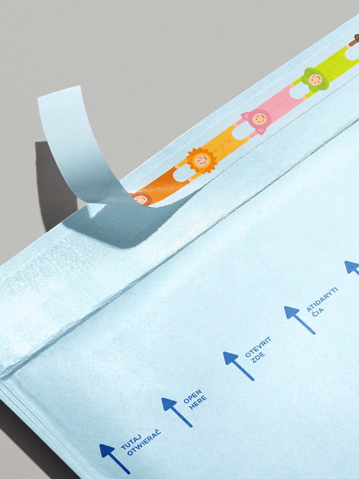 Baby City 嬰兒城嬰兒用品品牌vi設(shè)計(jì)，首尾相連的卡通人物視覺