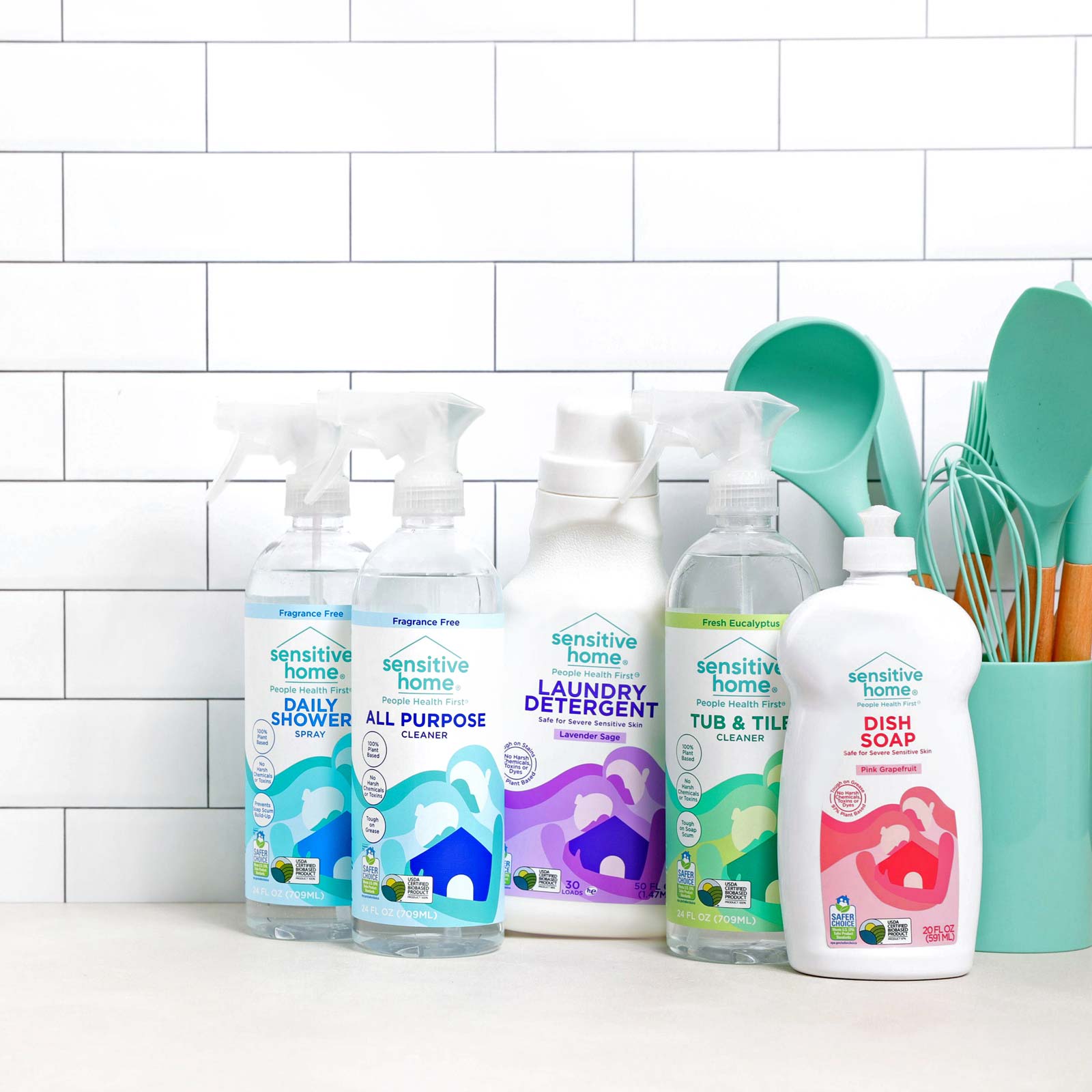 Sensitive Home敏感家居家用清潔劑洗衣液洗碗液logo設(shè)計(jì)包裝設(shè)計(jì)，兩個(gè)長(zhǎng)發(fā)女人擁抱房子插畫(huà)