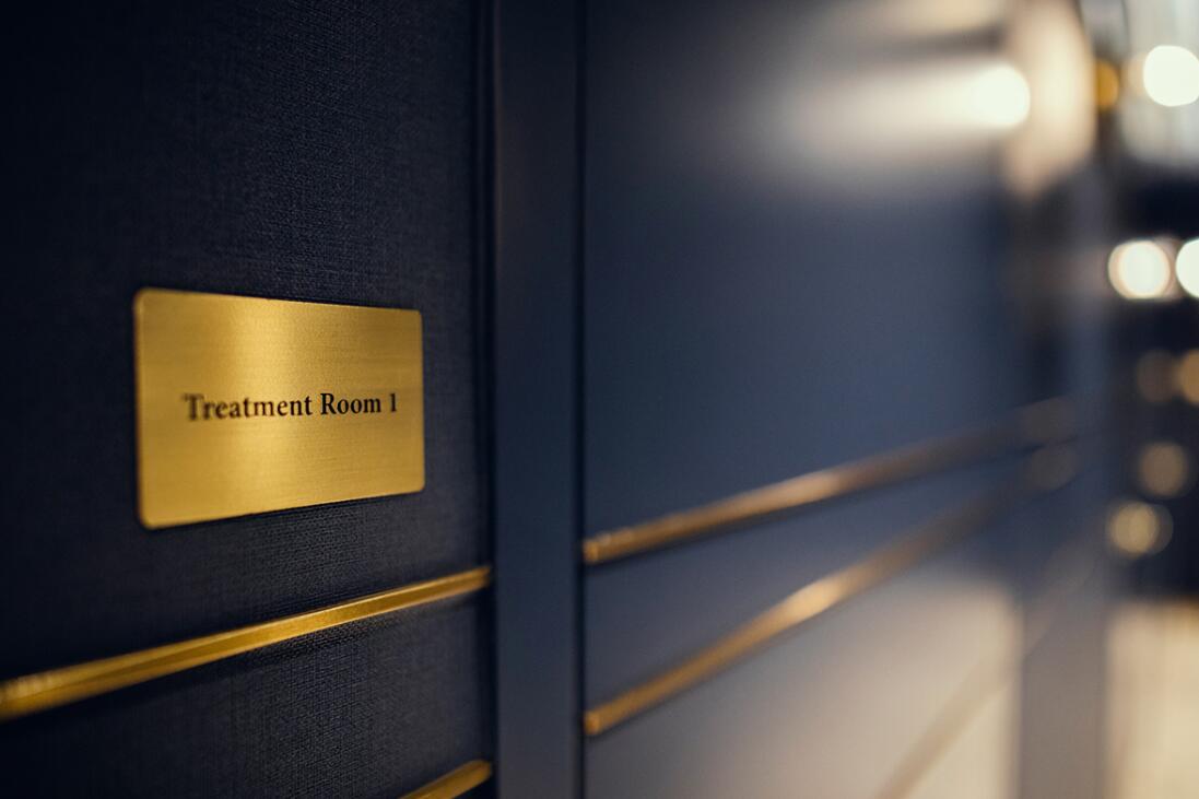 PABLO BLAU高端護膚美容會所診所logo設計品牌形象vi設計，藍金色奢華風格