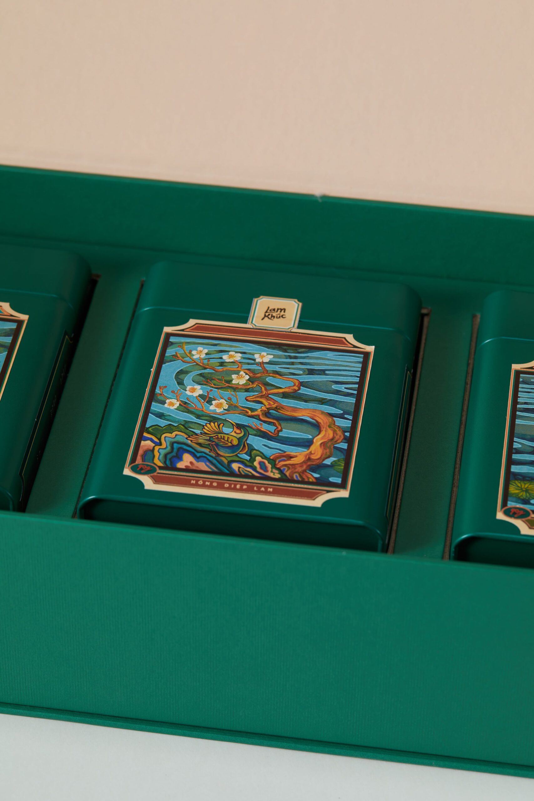 嵐曲越南茶葉包裝設(shè)計，借鑒中國古韻景物繪畫精髓