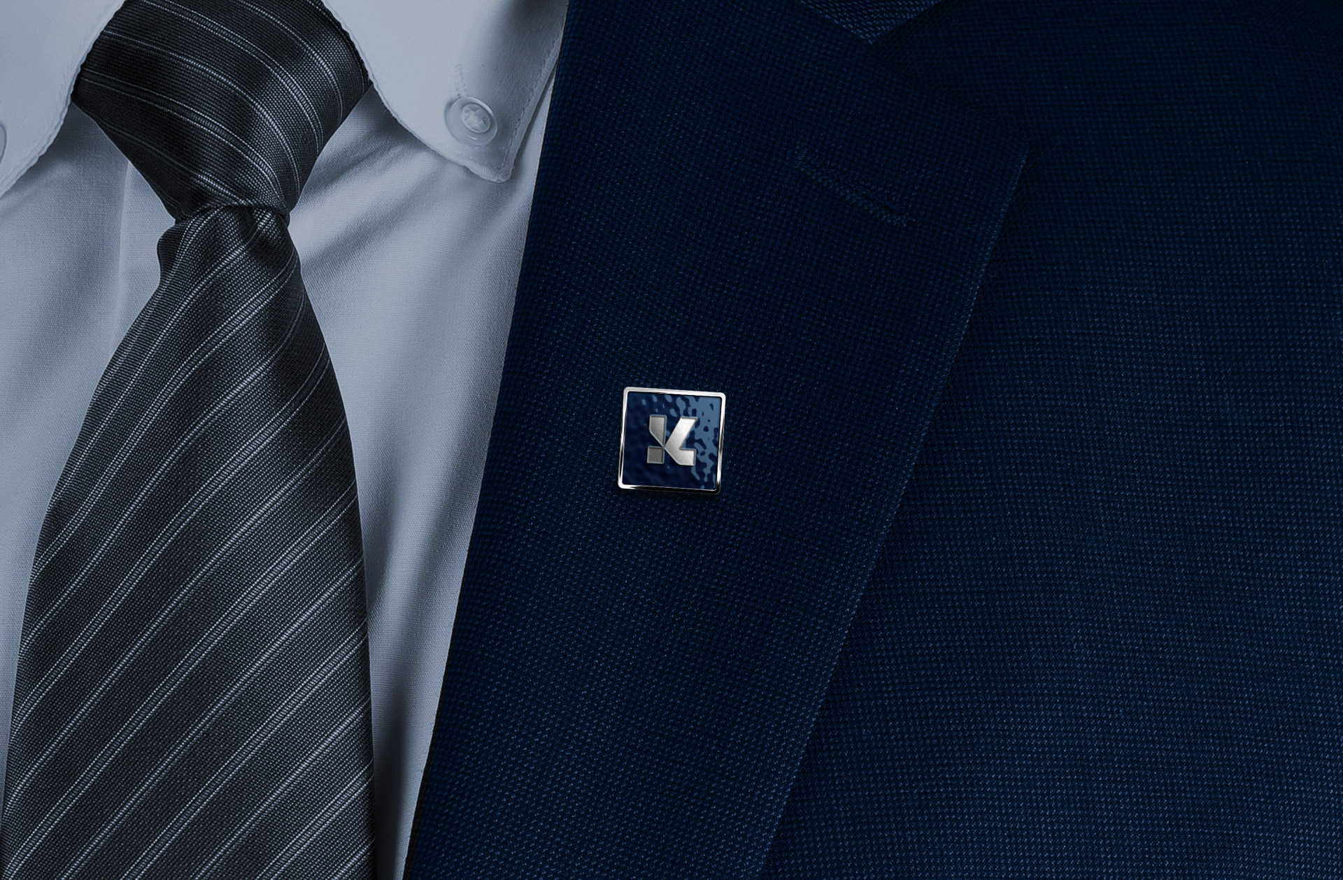 Kelson Lopes律師事務(wù)所品牌logo設(shè)計(jì)vi設(shè)計(jì),正方形字母kL結(jié)合logo與海軍藍(lán)灰配色-衣服徽章 Kelson Lopes律師事務(wù)所品牌logo設(shè)計(jì)vi設(shè)計(jì),正方形字母kL結(jié)合logo與海軍藍(lán)灰配色-衣服徽章