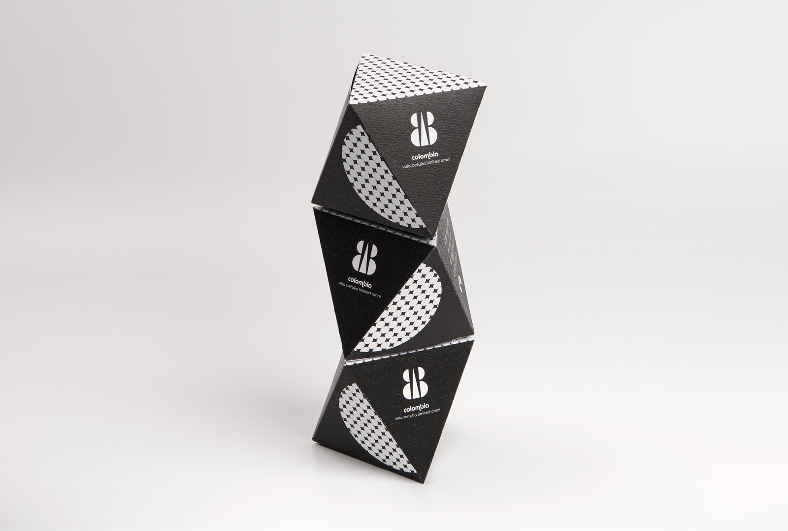 BAB咖啡品牌logo設(shè)計(jì)與黑白包裝設(shè)計(jì)，四角星底紋元素