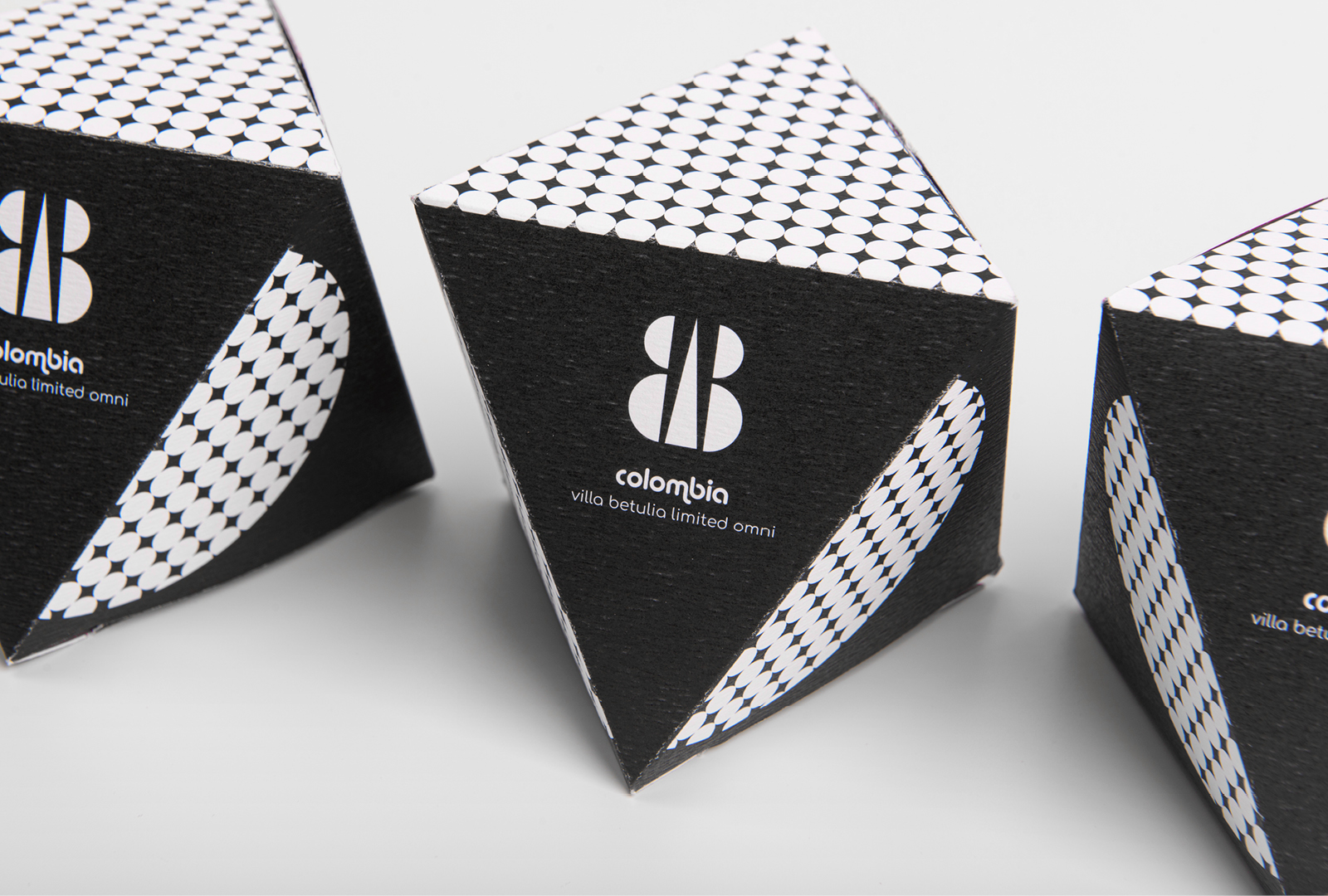 BAB咖啡品牌logo設(shè)計(jì)與黑白包裝設(shè)計(jì)，四角星底紋元素