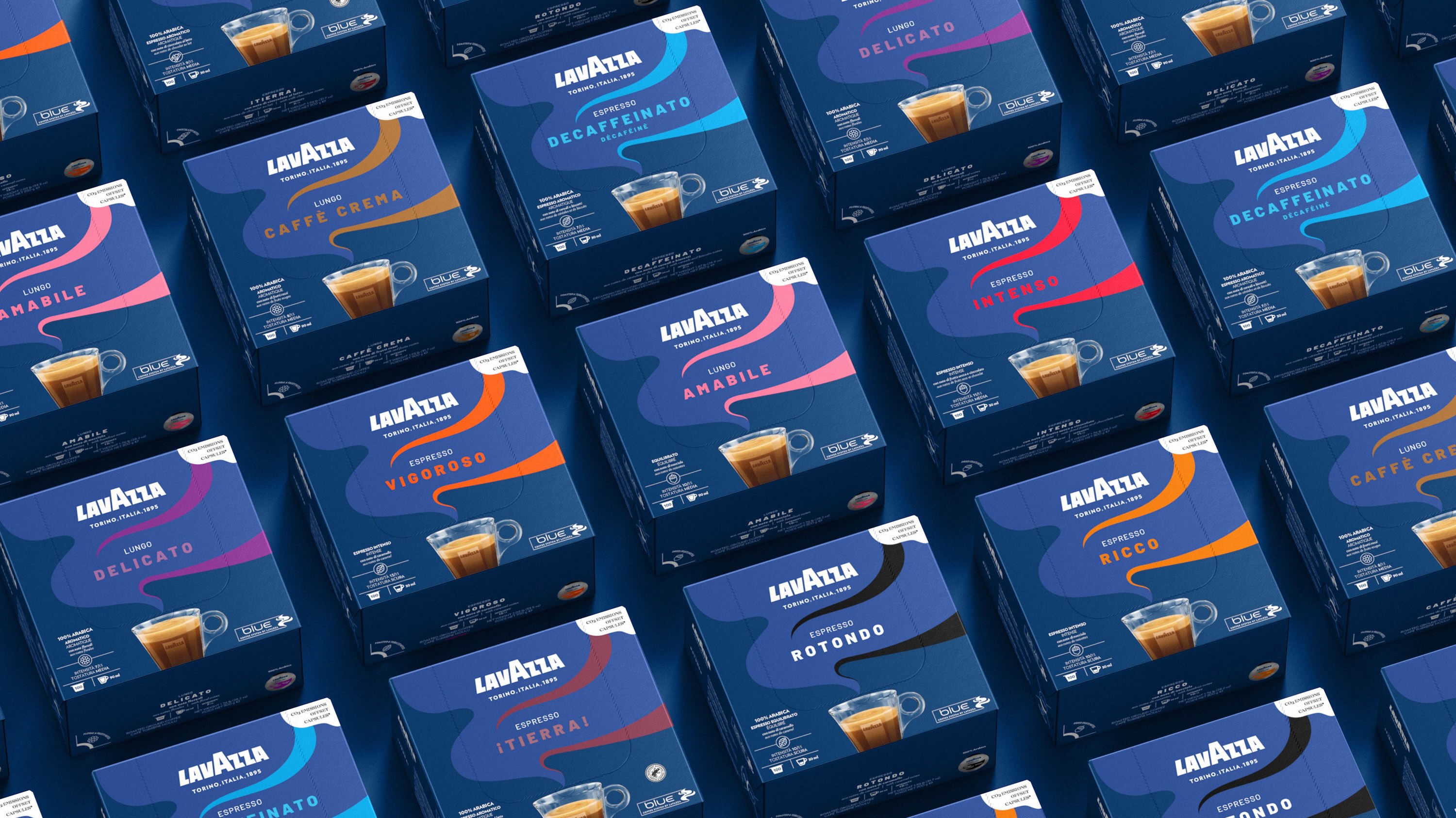 Lavazza Blue 膠囊咖啡包裝設計,海軍藍加多層次香氣元素