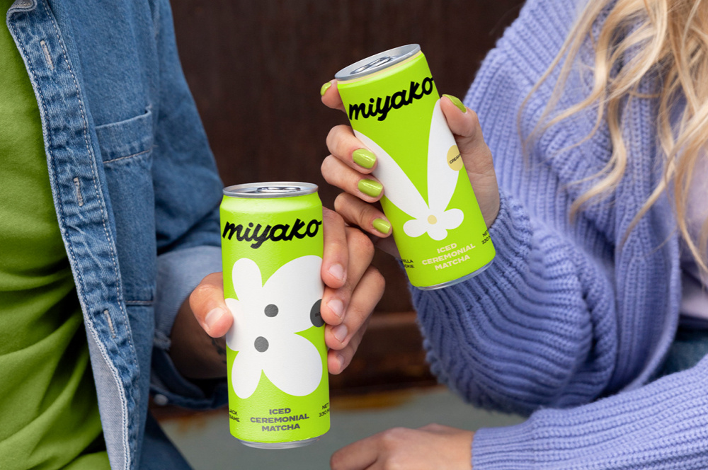 MIYAKO 創(chuàng)新日式抹茶飲料包裝設計與品牌塑造,嫩綠色+自由活力的白色花朵 MIYAKO 創(chuàng)新日式抹茶飲料包裝設計與品牌塑造,嫩綠色+自由活力的白色花朵