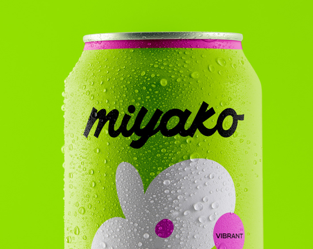 MIYAKO 創(chuàng)新日式抹茶飲料包裝設計與品牌塑造,嫩綠色+自由活力的白色花朵 MIYAKO 創(chuàng)新日式抹茶飲料包裝設計與品牌塑造,嫩綠色+自由活力的白色花朵