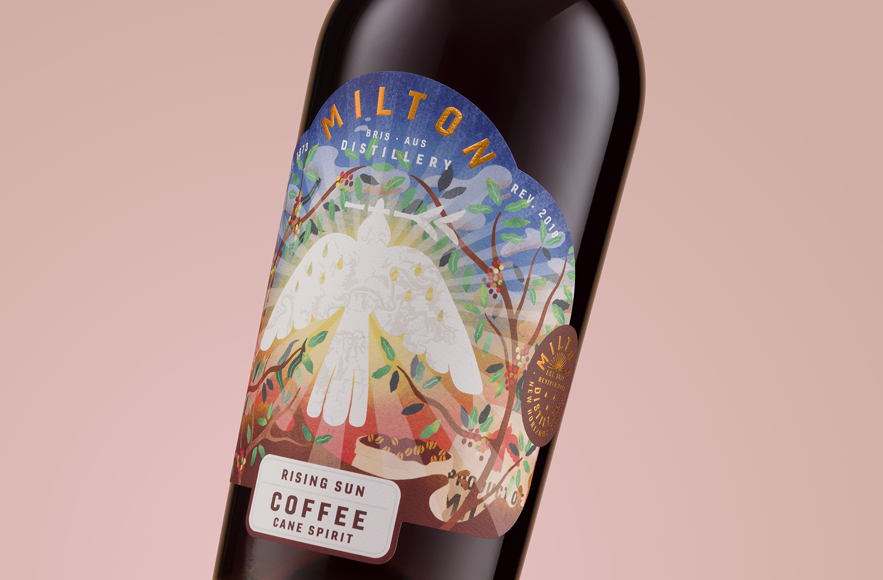 米爾頓酒廠朗姆酒標(biāo)簽包裝設(shè)計，噪鵑鳥核心識別元素統(tǒng)領(lǐng)所有包裝架構(gòu)