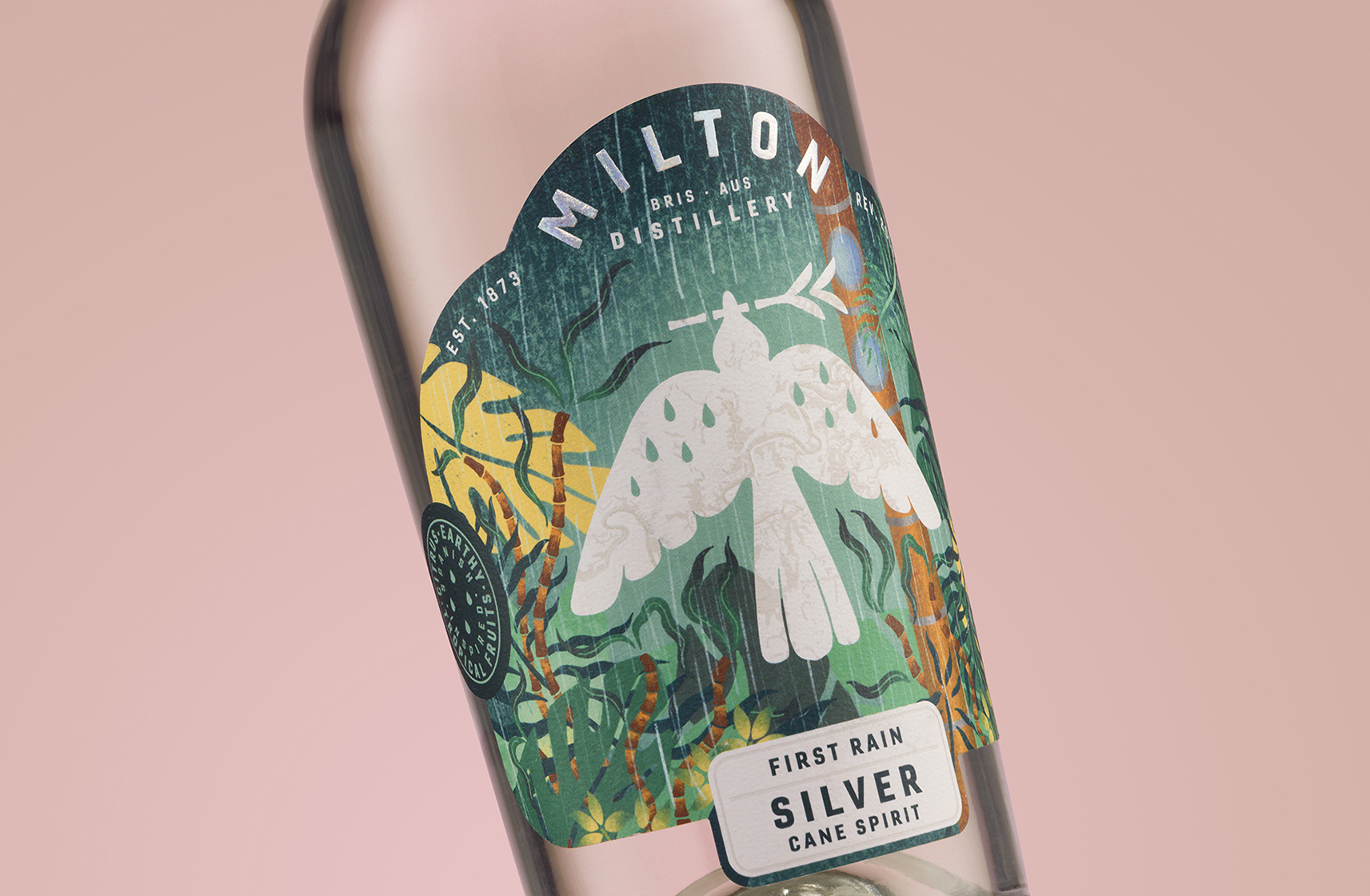 米爾頓酒廠朗姆酒標(biāo)簽包裝設(shè)計，噪鵑鳥核心識別元素統(tǒng)領(lǐng)所有包裝架構(gòu)