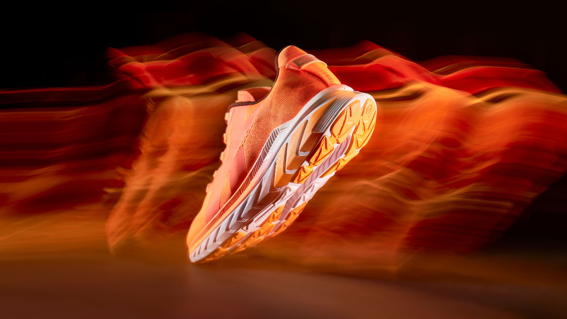 Hunter 越南運動鞋品牌視覺形象設(shè)計logo設(shè)計,動態(tài)字母H Hunter 越南運動鞋品牌視覺形象設(shè)計logo設(shè)計,動態(tài)字母H