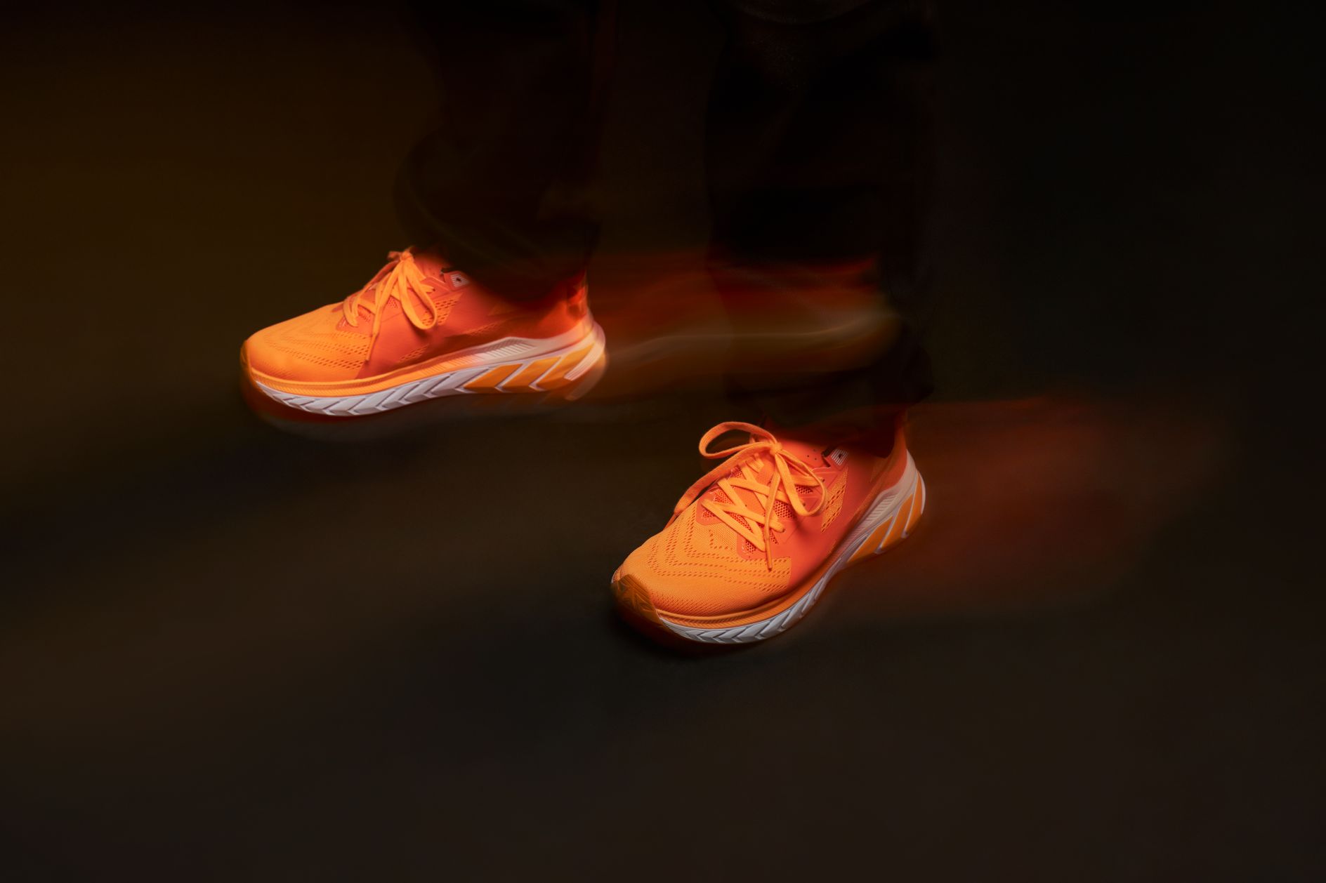 Hunter 越南運動鞋品牌視覺形象設(shè)計logo設(shè)計,動態(tài)字母H Hunter 越南運動鞋品牌視覺形象設(shè)計logo設(shè)計,動態(tài)字母H